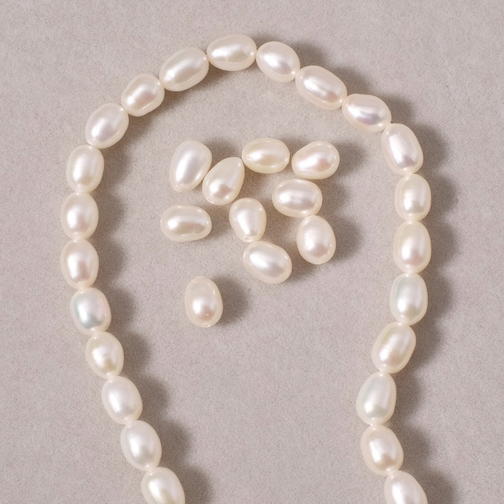 10 perles ovales irrégulières 5x7mm en Nacre naturelle blanche