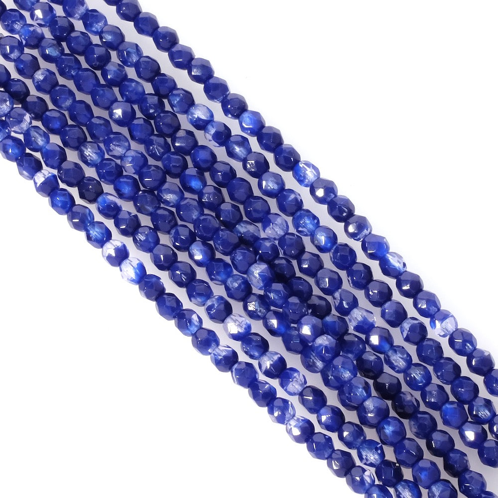 Fil de perles rondes facettées bleu nuit semi opaque de 4mm.