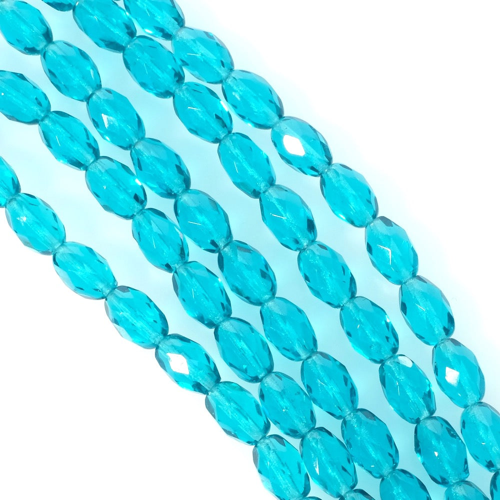 Fil de perles bleues paon transparentes en verre facetté de 9x6mm.