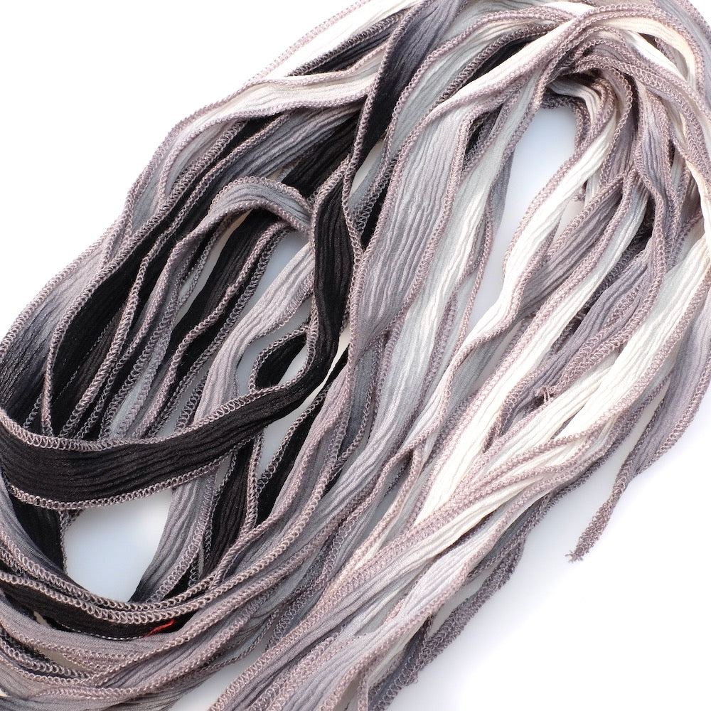 Ruban de soie teint à la main Tie and Dye noir gris couture grise