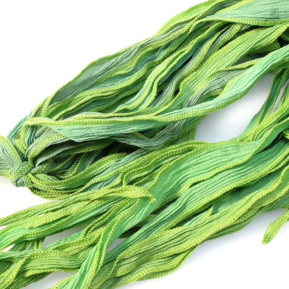 Ruban de soie teint à la main Tie and Dye vert couture lime