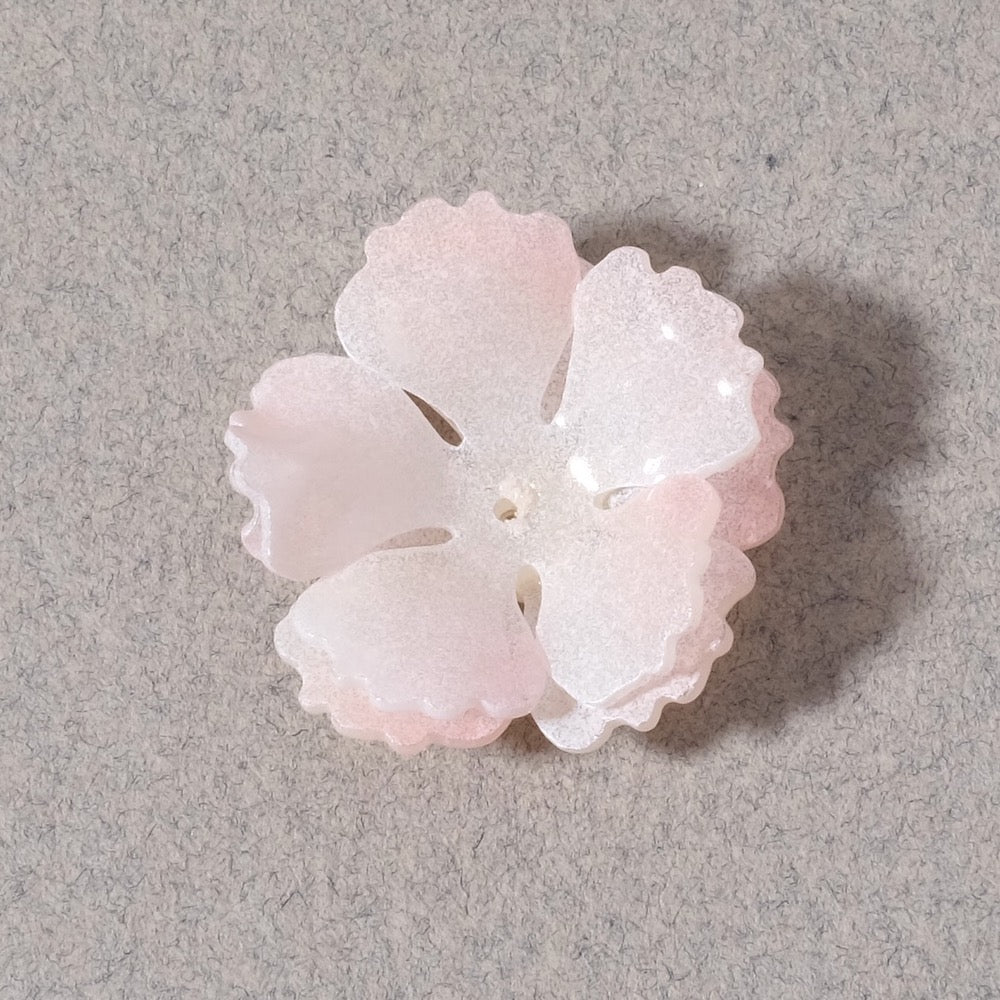 Coupelle fleur double pétales en acrylique rose pastel.