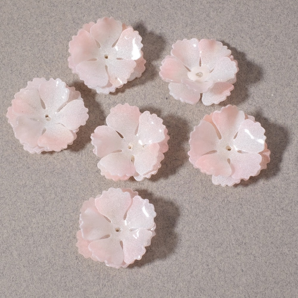 Coupelle fleur double pétales en acrylique rose pastel.