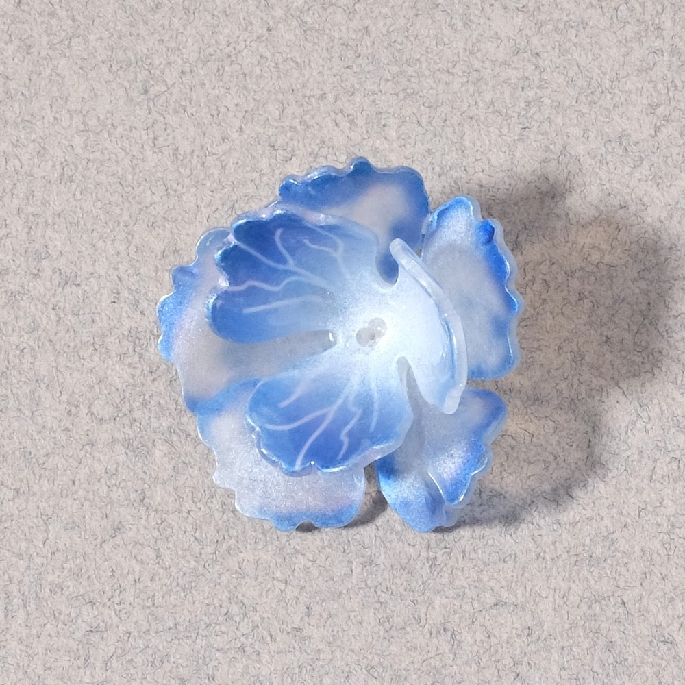 Coupelle fleur en acrylique bleu dégradé avec double pétales.