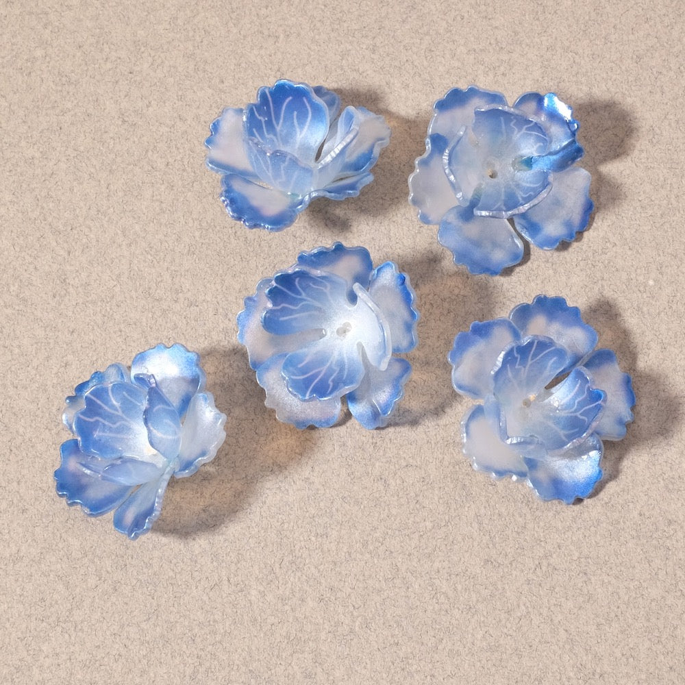 Coupelle fleur en acrylique bleu dégradé avec double pétales.
