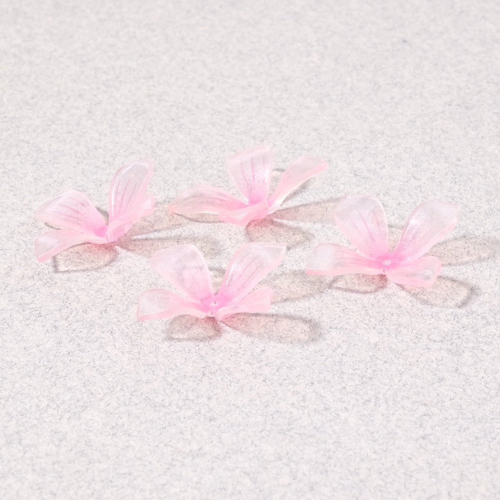 Coupelles fleur 4 pétales en acrylique rose transparent.