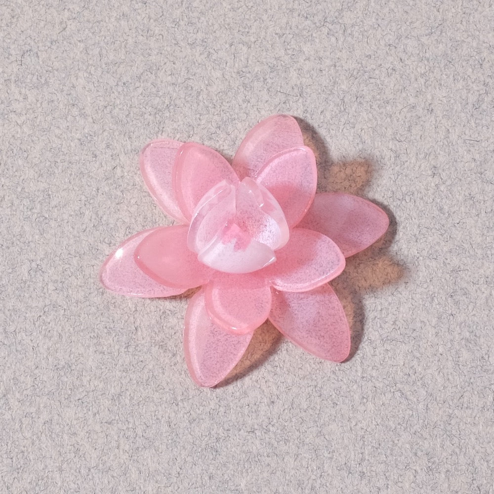 Coupelle fleur de lotus triple pétales en acrylique rose.