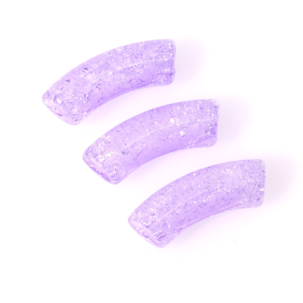 Trois perles tubulaires incurvées en acrylique violet lilas craquelé.