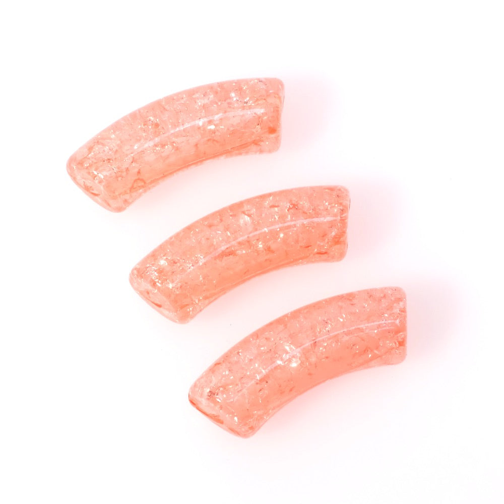 Perles tubes courbes en acrylique corail craquelé transparent.