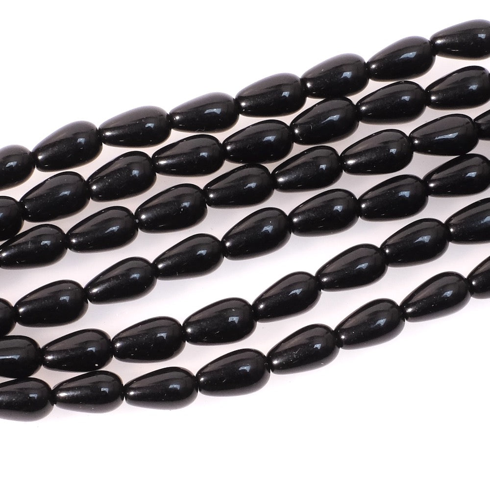 Fil de perles noires opaques en forme de goutte de 10x6mm.