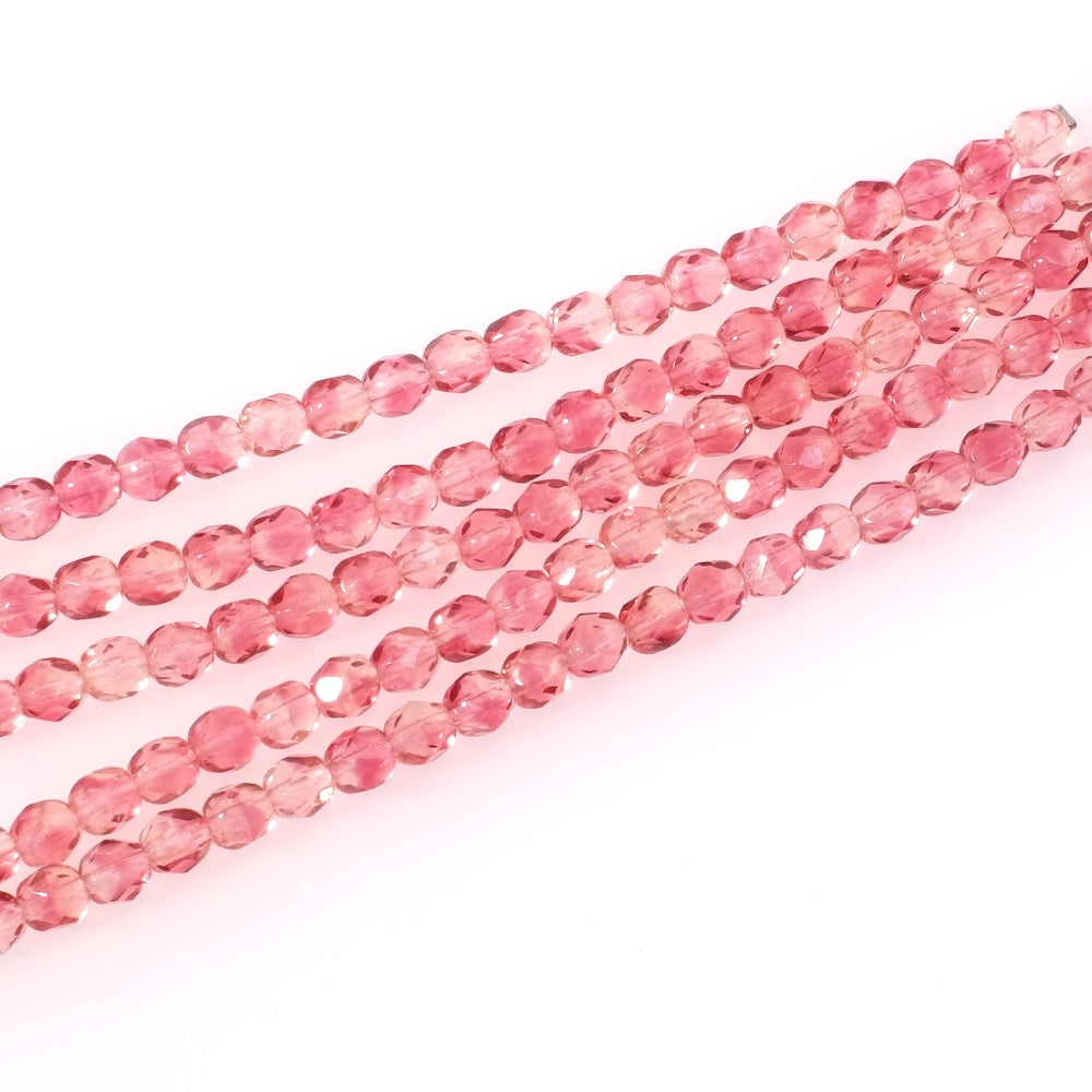 Fil de perles rondes facettées rose nuancé transparent de 5mm.