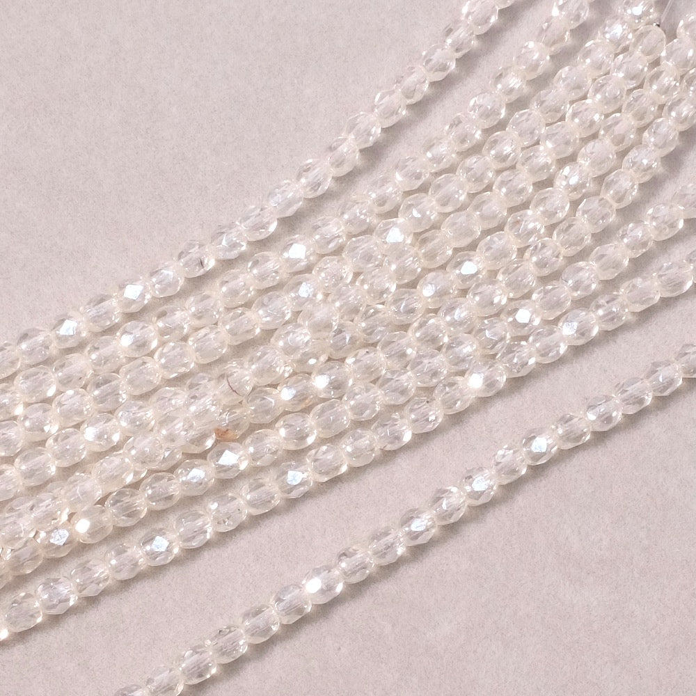 Fil de perles rondes facettées 4 mm crème transparent