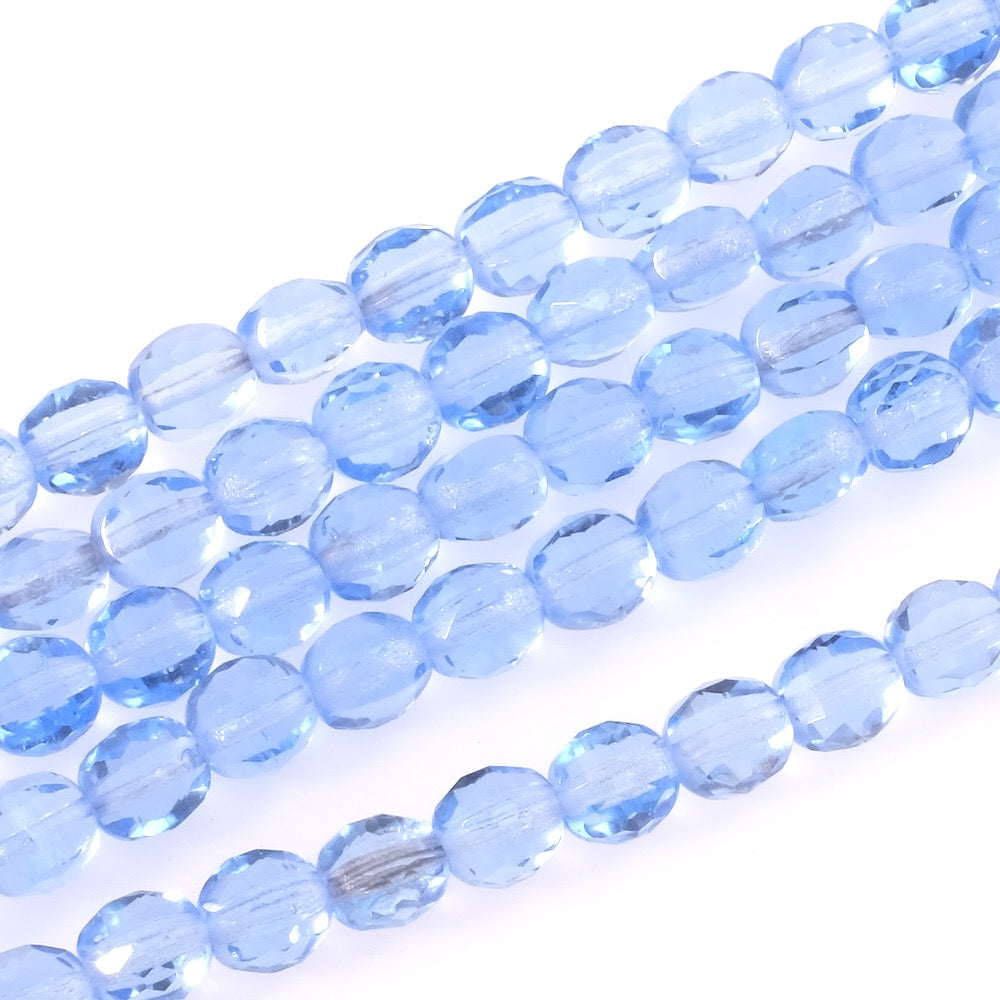 Fil de perles rondes facettées bleu ciel transparent de 8mm.