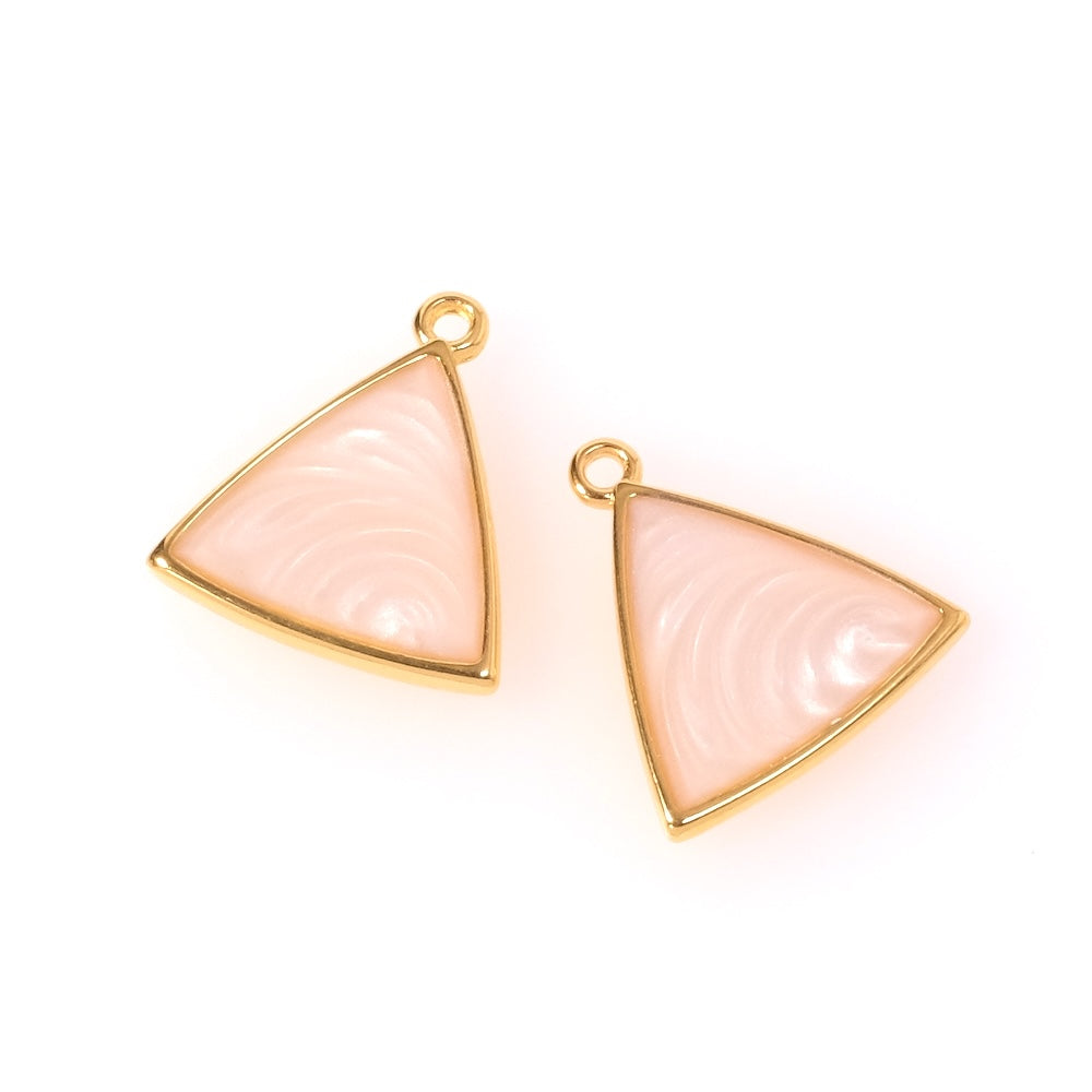 2 pendentifs triangles émaillés rose pâle nacré en Zamak doré Or 24K