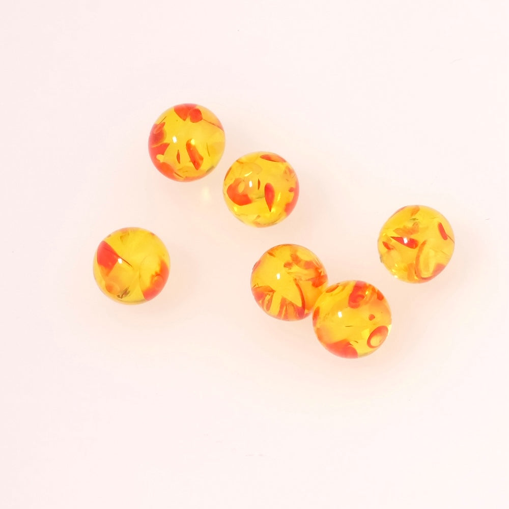 6 perles rondes en acrylique transparent rouge et jaune.