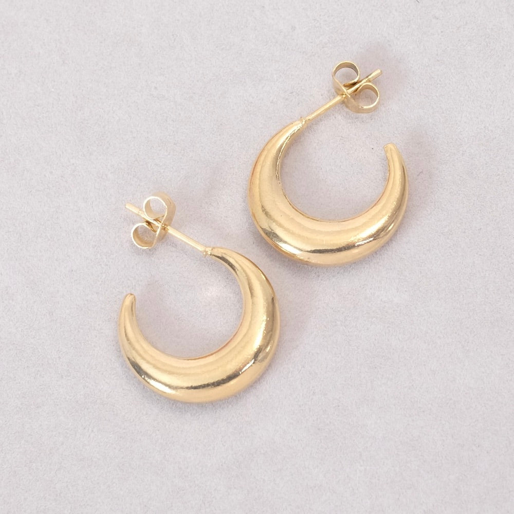 Boucles d'oreilles lune dorées en acier inoxydable.