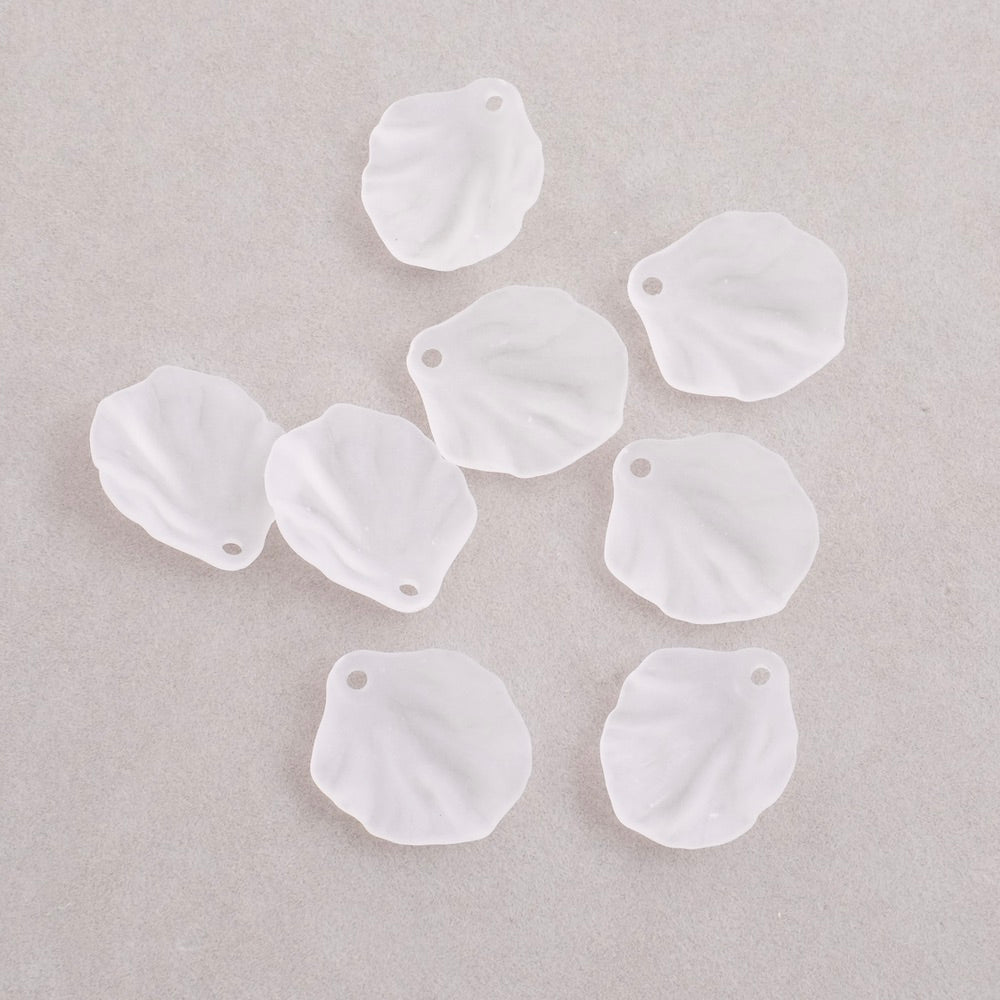10 Pendentifs pétales de fleurs 19mm en acrylique blanc givré