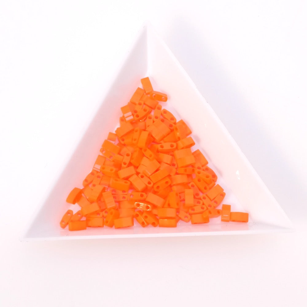 5 grammes de perles Miyuki Half Tila Beads HTL-406 Opaque Orange