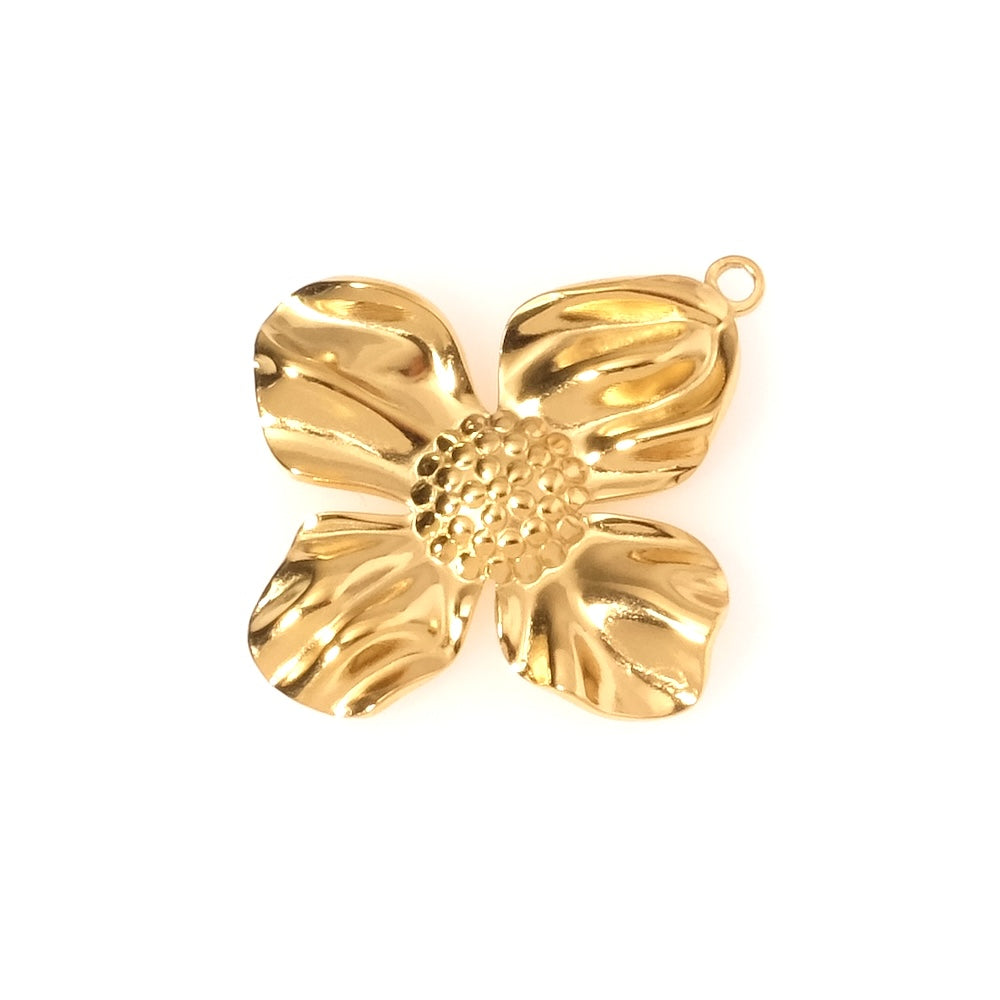 Pendentif fleur en acier inoxydable doré avec un trou pour suspension.