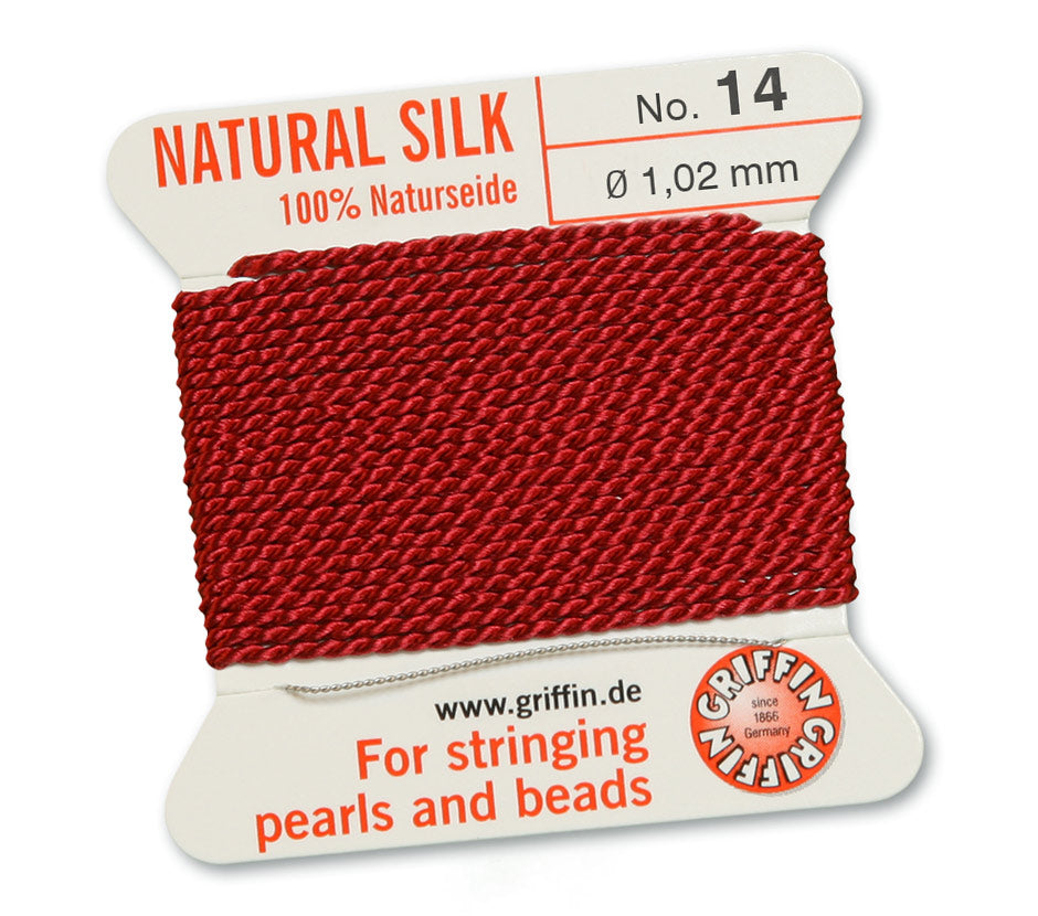 Fil de soie naturelle Griffin rouge foncé de 1,02 mm sur une carte.