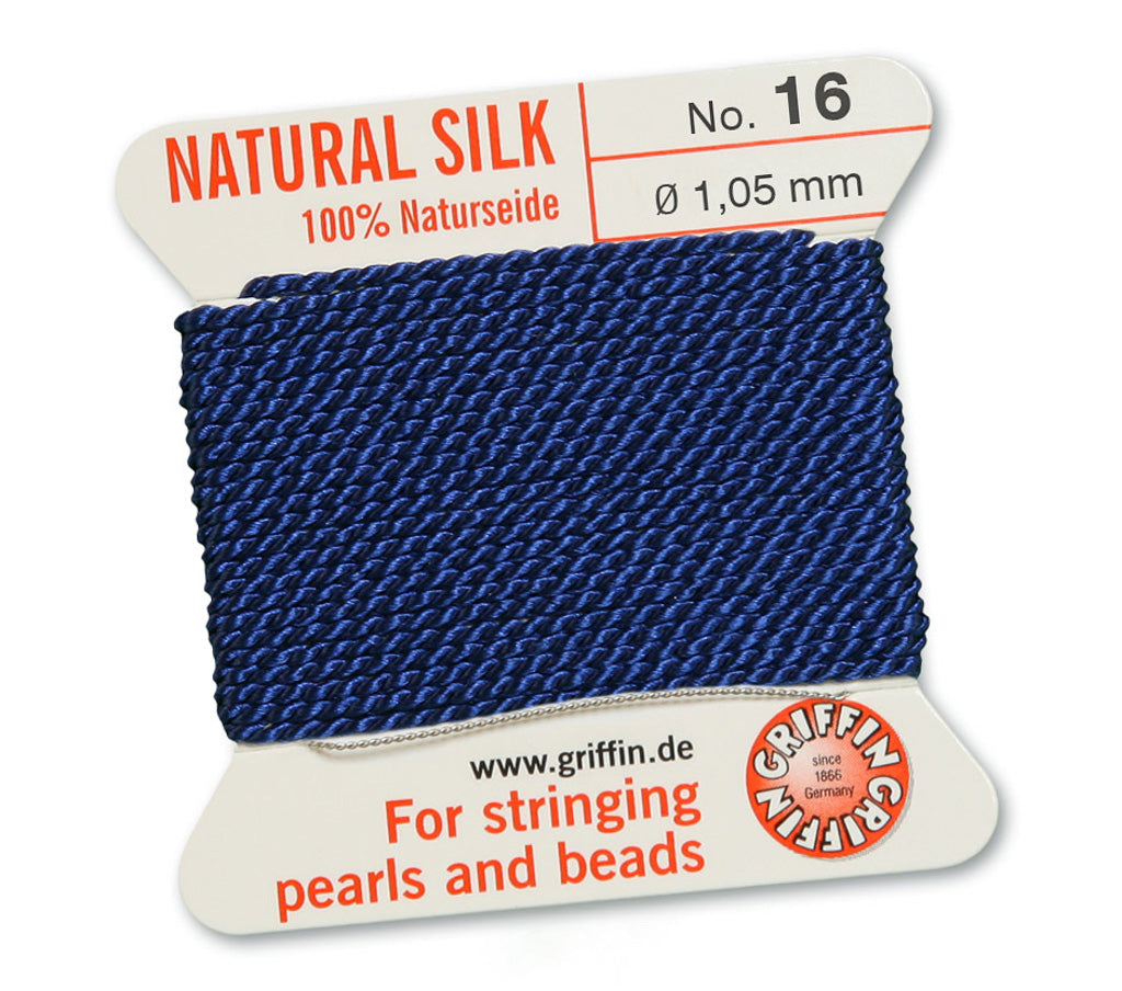 Fil de soie naturelle bleu foncé Griffin de 1,05 mm sur carte.