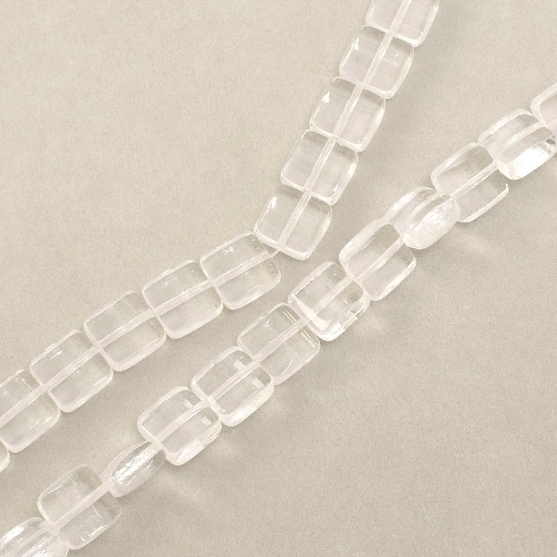 Fil de perles de verre transparentes carrées aplaties de 9mm.
