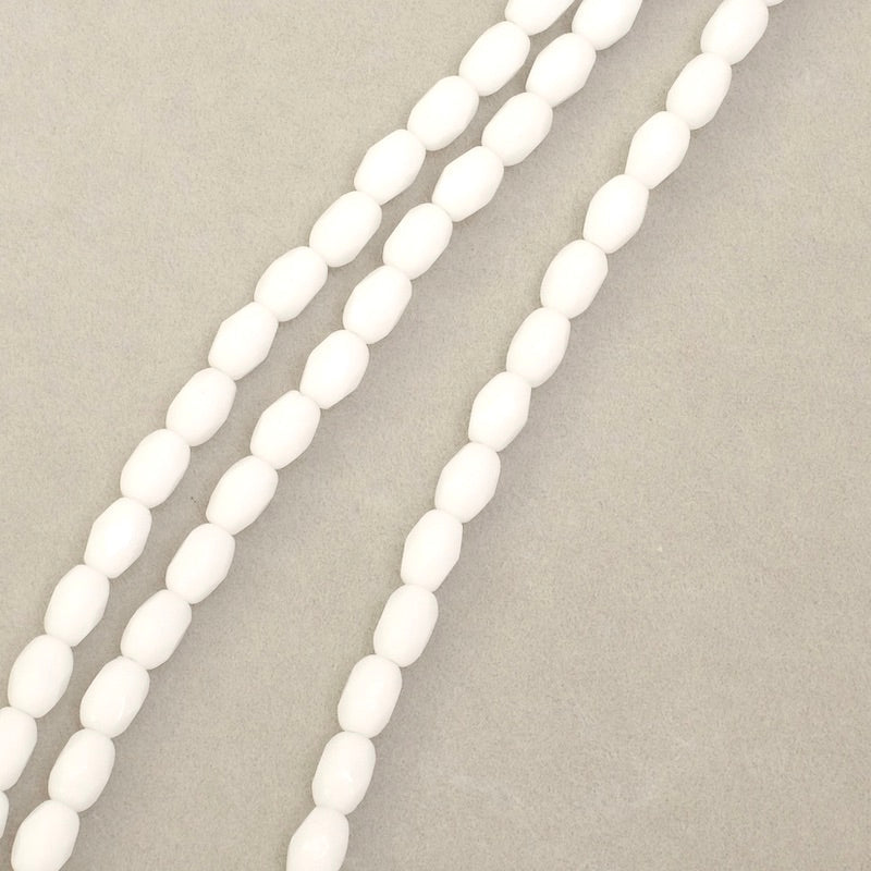 Fil de perles de Bohème olives facettées 6x4mm blanc opaque.