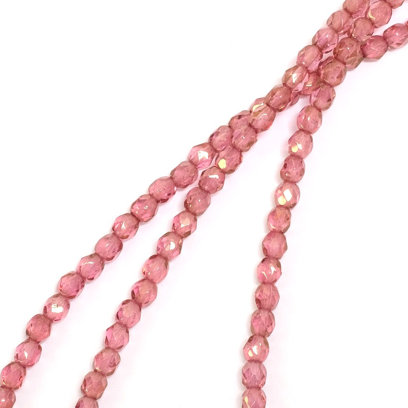 Fil de perles rondes facettées rose irisé doré transparent de 4mm.
