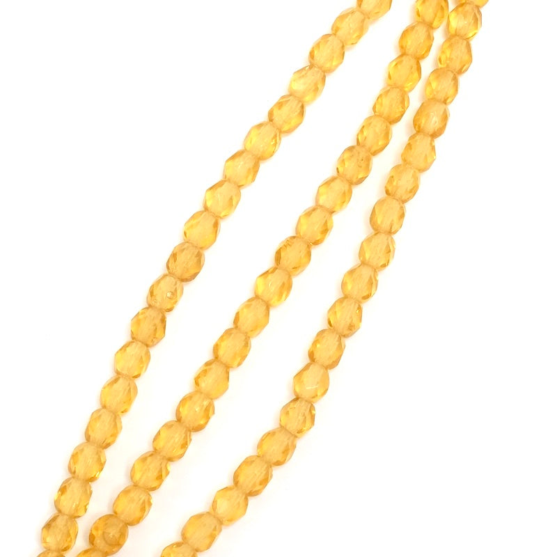 Fil de perles rondes facettées orange clair transparent de 4mm.