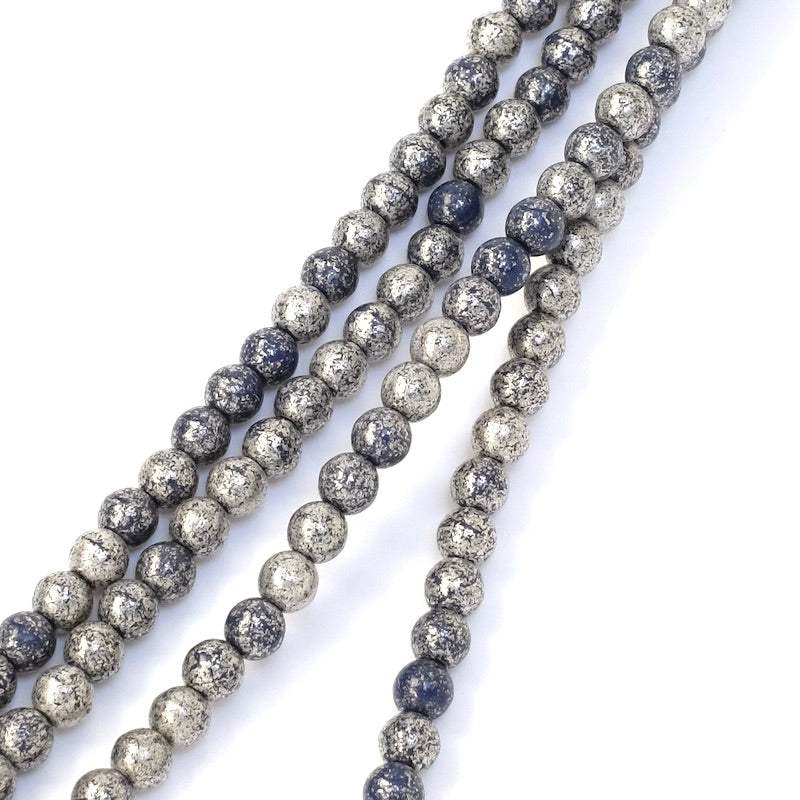 Fil de perles rondes 4mm bleues et argentées.