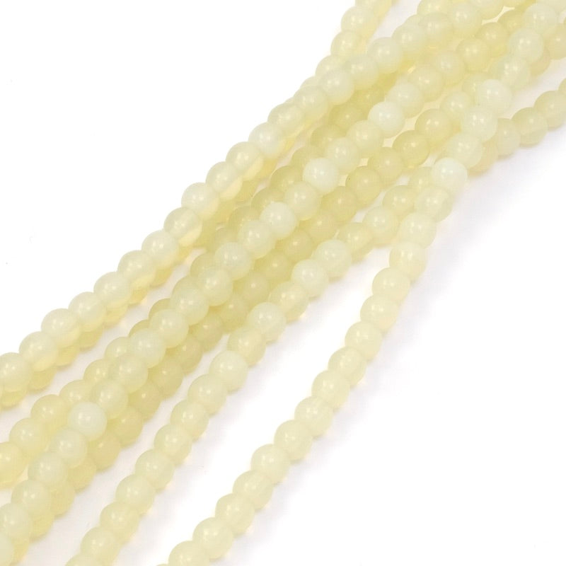 Fil de perles rondes 4mm blanc crème en verre.