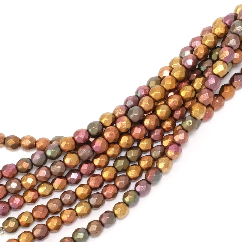 Fil de perles rondes facettées orange métallique de 4 mm.