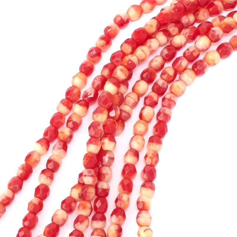 Fil de perles rondes facettées 4 mm rouge et crème.