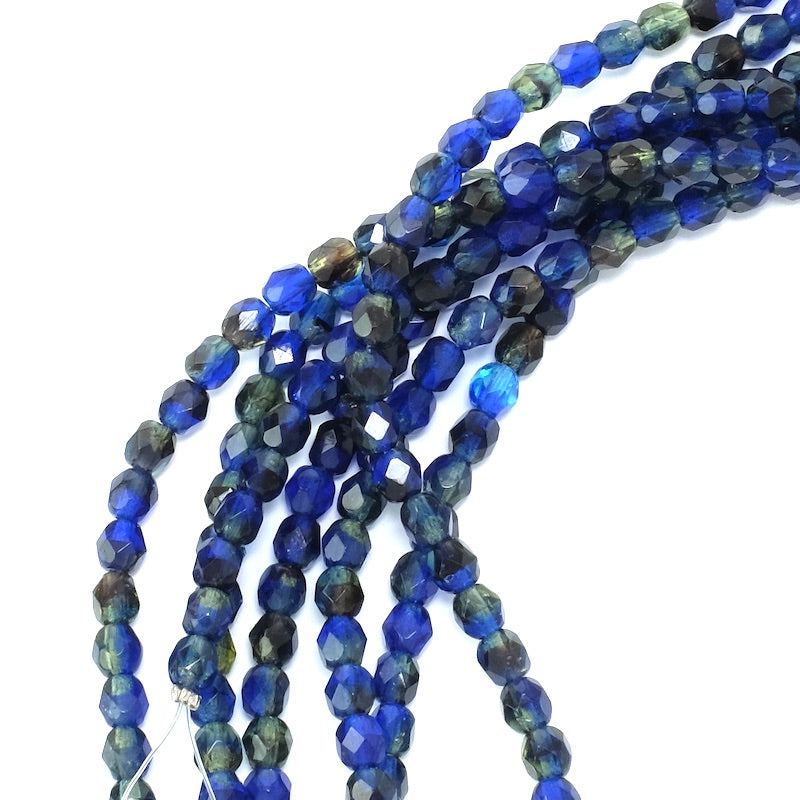 Fil de perles rondes facettées 4mm bleu et vert foncé.