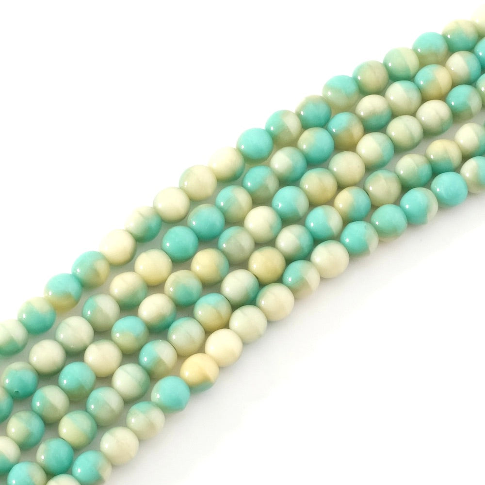 Fil de perles rondes 4mm vert et crème.