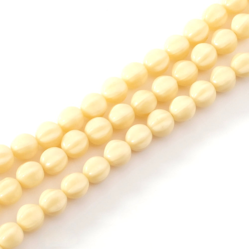 Fil de perles de Bohème rondes striées 6mm ivoire