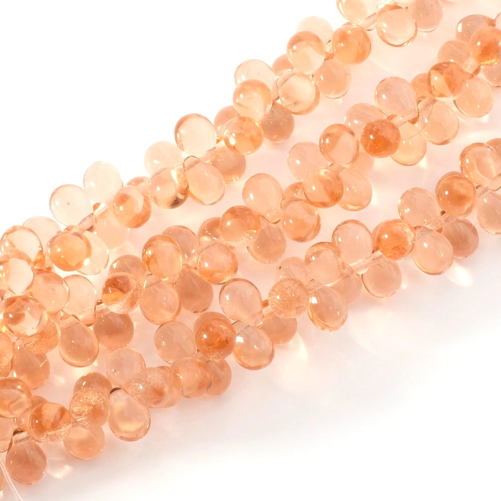 Fil de perles de verre transparentes pêche en forme de goutte.