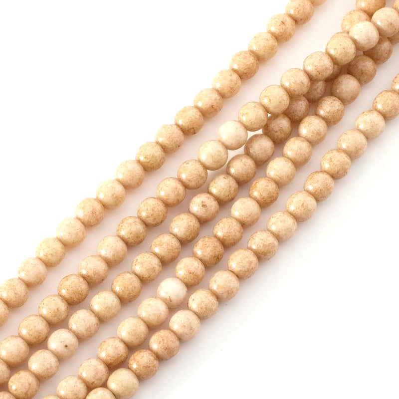Fil de perles rondes beige de 4mm.