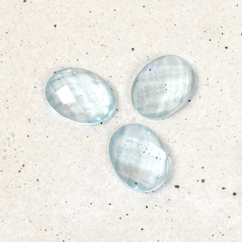 Cabochon pierre naturelle Ovale facetté 6 x 8mm Topaze bleu ciel