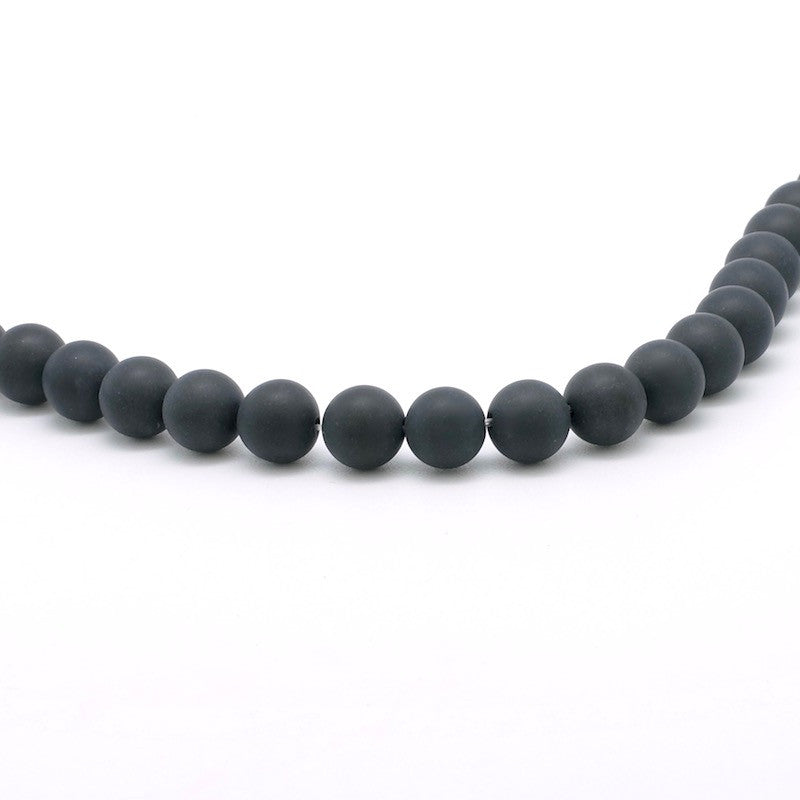 Fil de 46 perles naturelles d'Agate noire givrée 8mm 