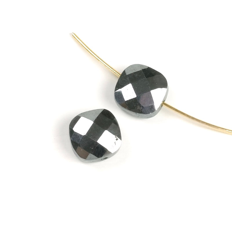 Perle naturelle carrée 8mm taille coussin en Hématite