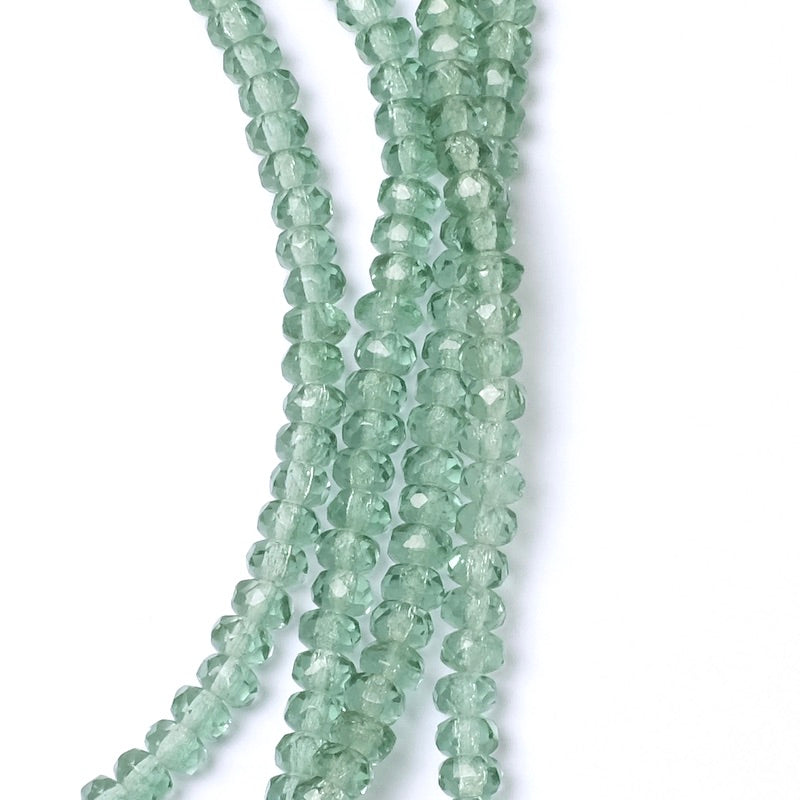 Fil de perles de Bohème facettées vert sauge transparent 2x4mm