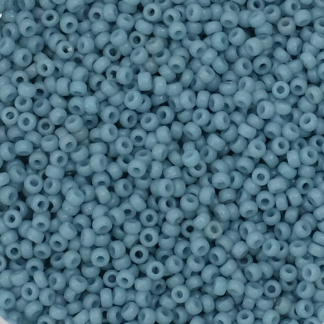 8 grammes de perles Miyuki Rocailles 15/0 Duracoat Opq Moody Blue N°4479