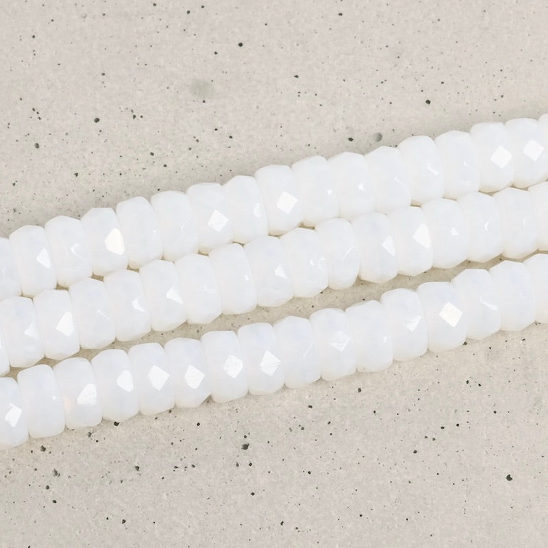 Fil de perles rondelles facettées blanc opaline 3x6mm.
