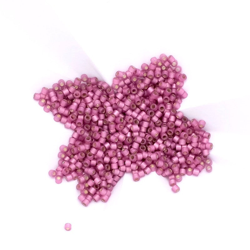 8 grammes de perles Miyuki Délica 11/0 Duracoat S/L Dyed Hydrangea N°2181 