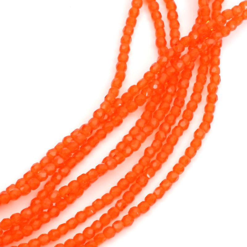 Fil de perles rondes facettées orange transparent de 2mm.