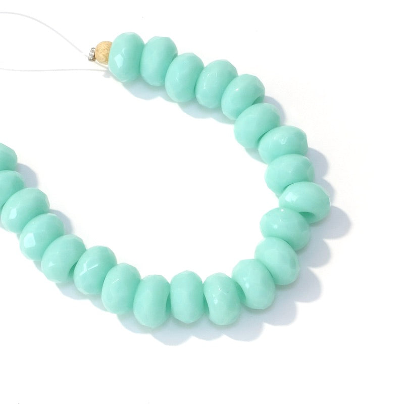 Fil de perles rondes facettées vert menthe opaque 9x5mm