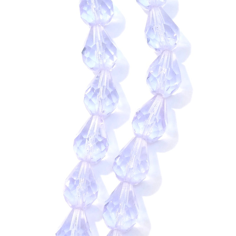 Fil de perles en verre violet clair transparent en forme de goutte.