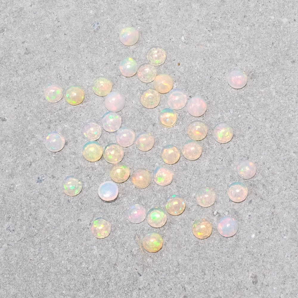 Cabochons ronds en opale éthiopienne naturelle de 4 mm.