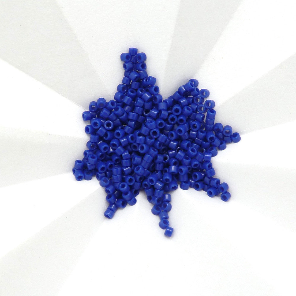 8 grammes de perles Miyuki Délica 11/0 Bleu klein opaque N°726